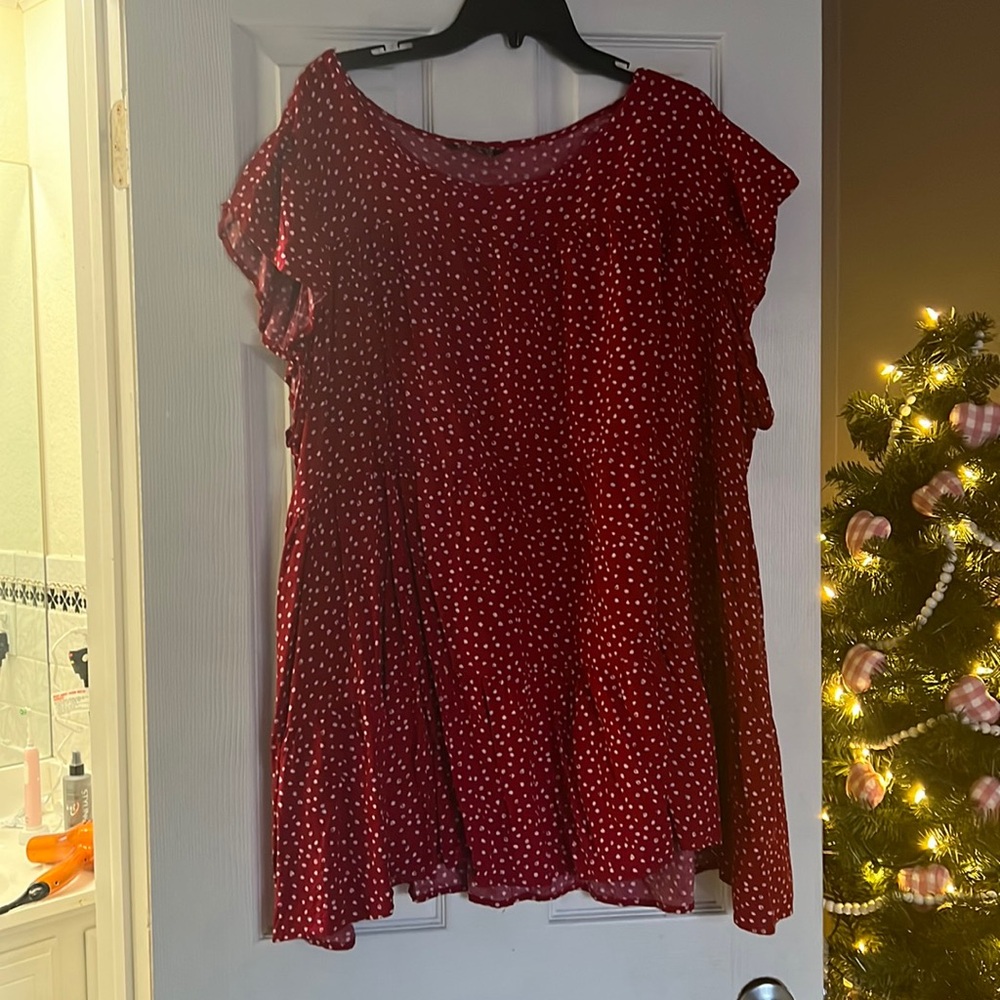 red/ white summer plus size top . like new